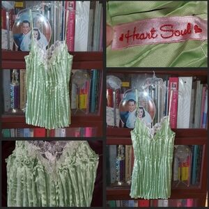 Lt. Green Flower Appliqué Pleated Tank